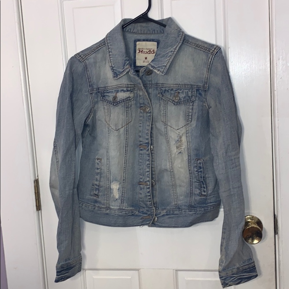 LIGHT WASH DISTRESSED JEAN JACKET